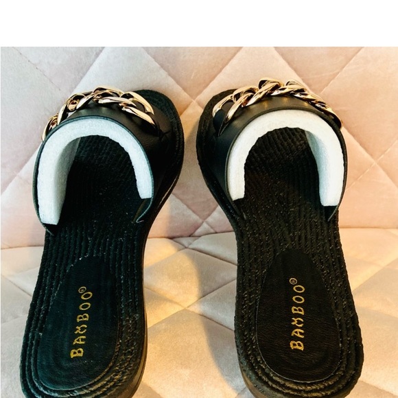 ✨Host pick✨ Bamboo Black Slides with Golden Chunky Chain Accent sz 7/7.5 - Picture 5 of 8